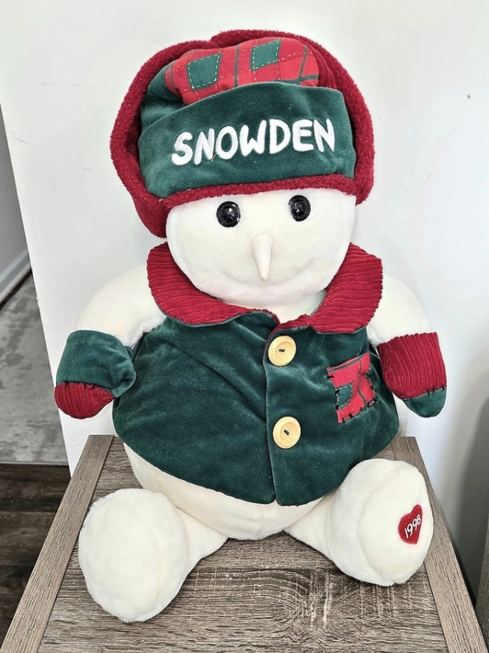 Commonwealth Snowden and Friends Snowden the Snowman Plush Green & Red 24" PLEAS